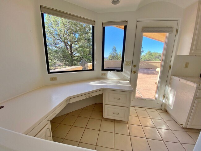 Building Photo - HOUSE - WEST SEDONA - GATED COMMUNITY