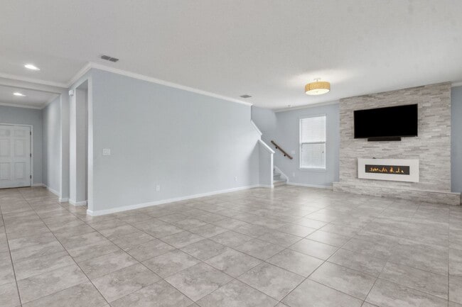 Building Photo - Spacious 4-Bedroom Home in Amelia Walk wit...