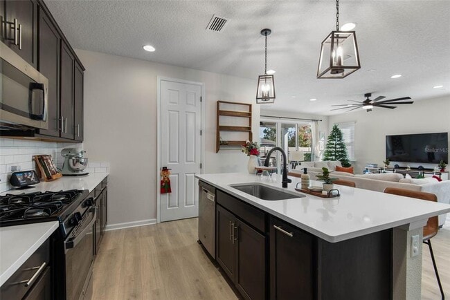 Building Photo - 143 Alderwood Pl