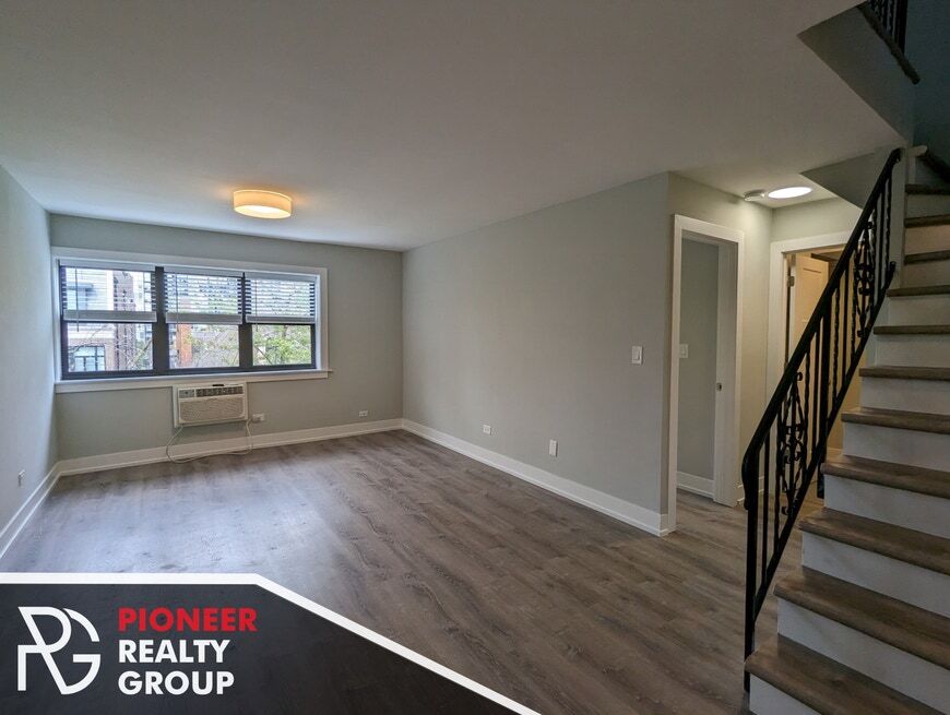 Building Photo - 454 W Barry Ave
