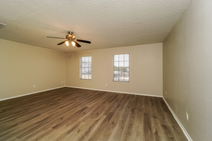 Building Photo - 8003 Mosstree Dr
