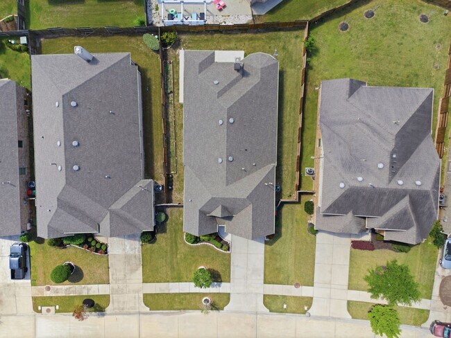 Building Photo - 22515 Bassett Hollow Ln