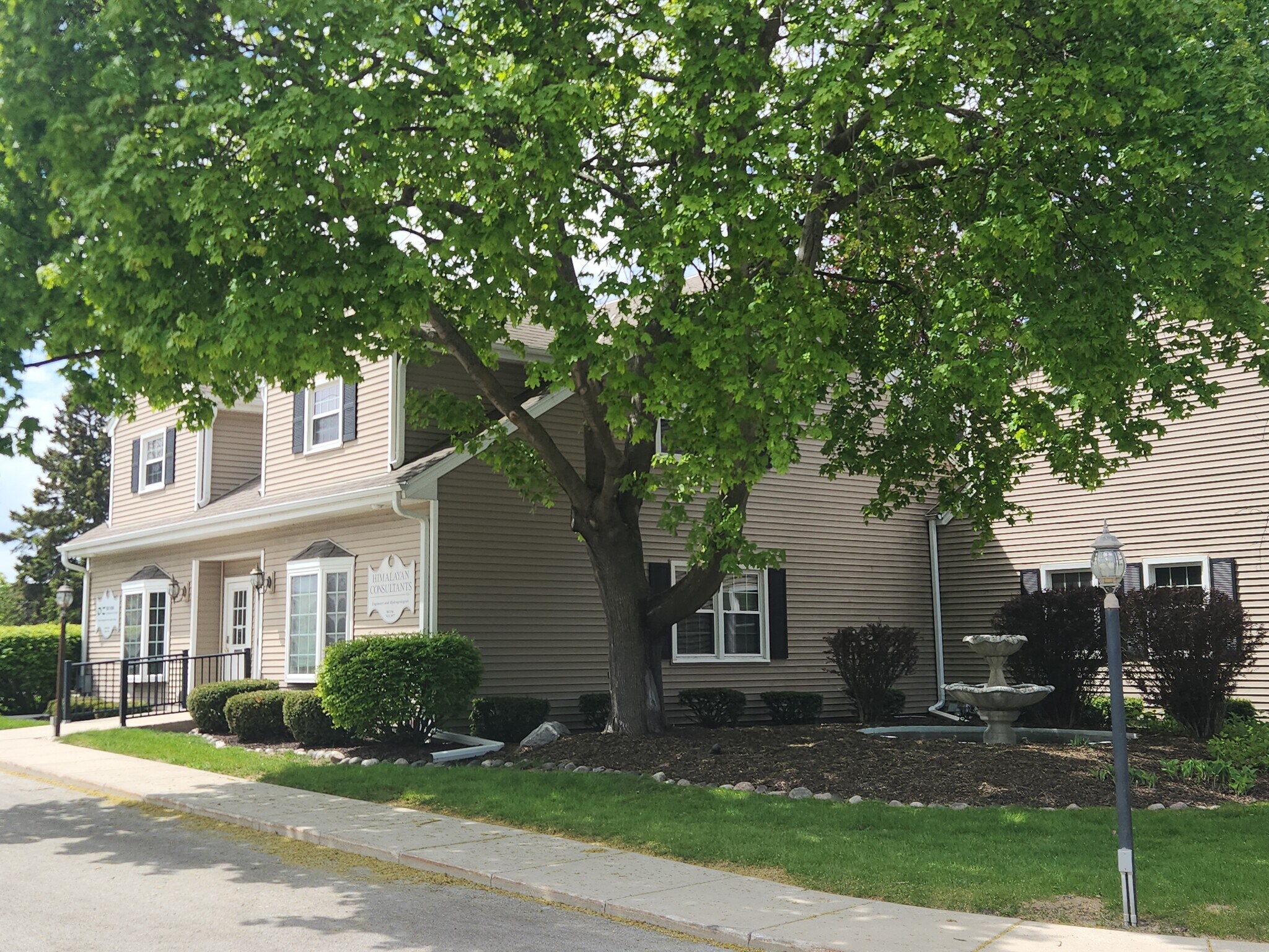 Building Photo - W156N11357 Pilgrim Rd