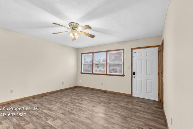 Living Room - 2224 W Bodeb St