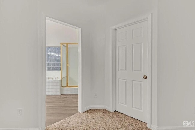 Building Photo - 14004 Las Entradas - Gorgeous NW remodeled...
