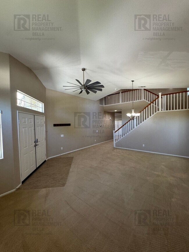 Building Photo - 4-Bedroom Home with Desirable Downstairs Bedroom & Full Bath
