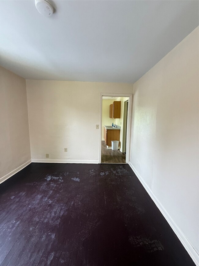 Building Photo - 64 Louisa St