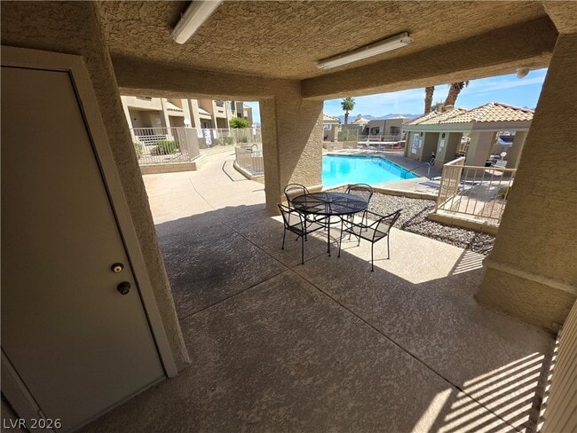 Building Photo - 2200 Highpointe Dr