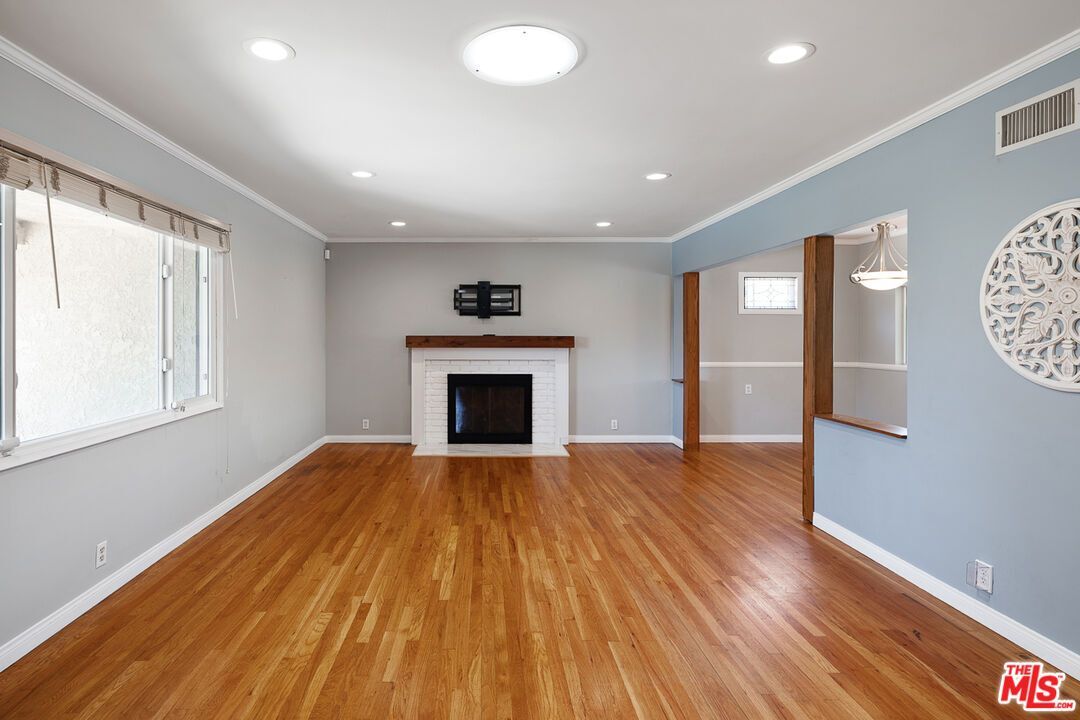 Building Photo - 826 Crestfield Dr