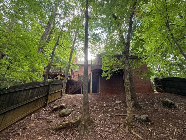 Building Photo - 2411 Oakwood Ave NE
