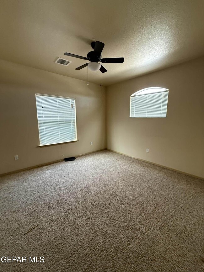 Building Photo - 11533 Merejildo Madrid St