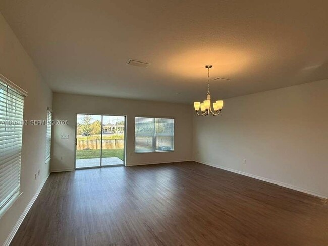 Building Photo - 410 Sequoia Dr