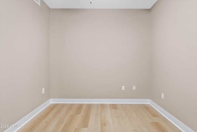 Building Photo - 4805 N Woodmere Fairway