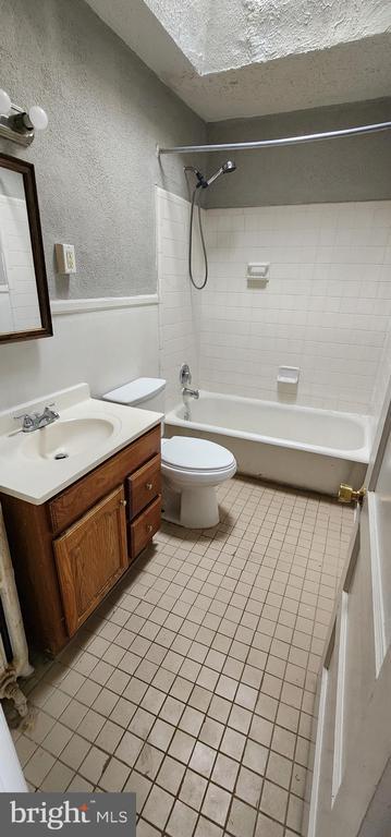 Building Photo - 7139 Greenwood Ave