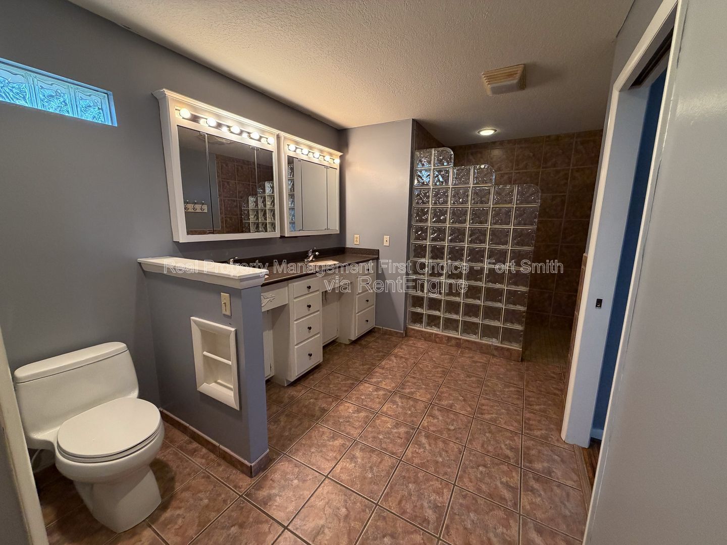 Building Photo - 1901 S 72nd St