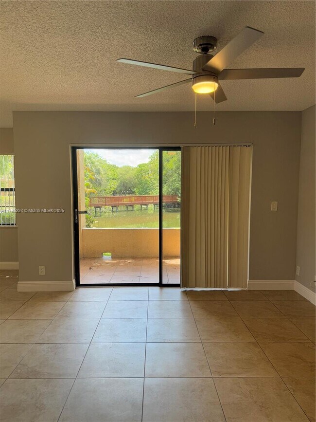 Building Photo - 9999 Summerbreeze Dr