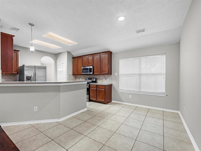 Building Photo - 23301 Tuttle Ct