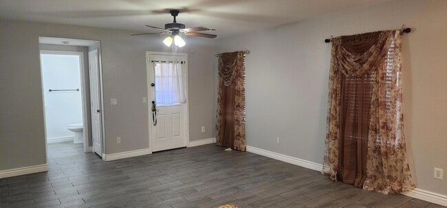 Building Photo - 9124 W Elm St