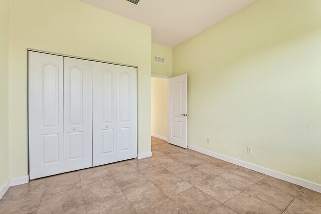 Building Photo - 1769 Berskshire