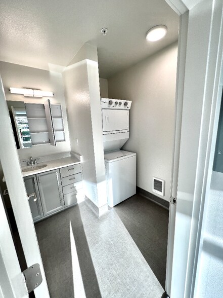 Building Photo - 2330 Yakima Ct