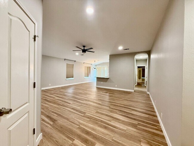 Building Photo - 1031 Bobcat Crk, San Antonio, TX 78251