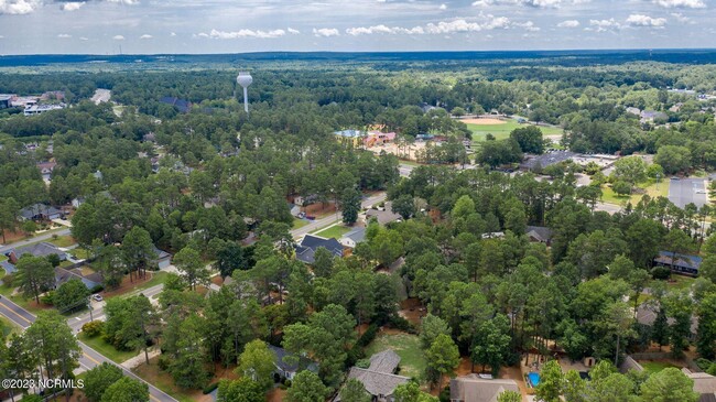 Building Photo - 10 Red Cedar Ln