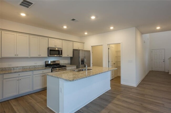 Building Photo - 895 Gelderland Dr