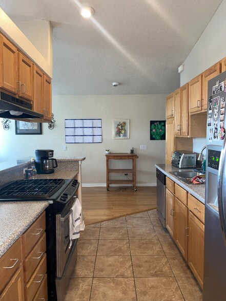 Building Photo - 5604 Del Oeste Rd