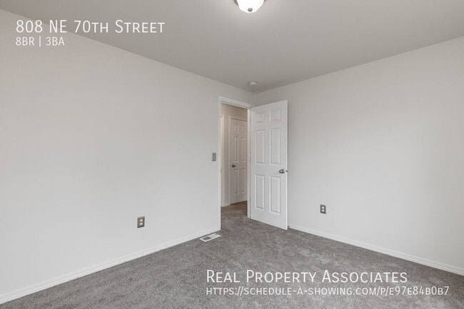 Building Photo - 808 NE 70th St