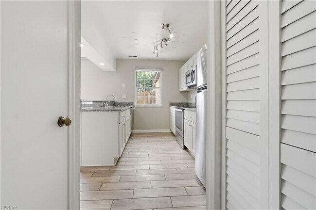 Building Photo - 317 Ferdinand Cir