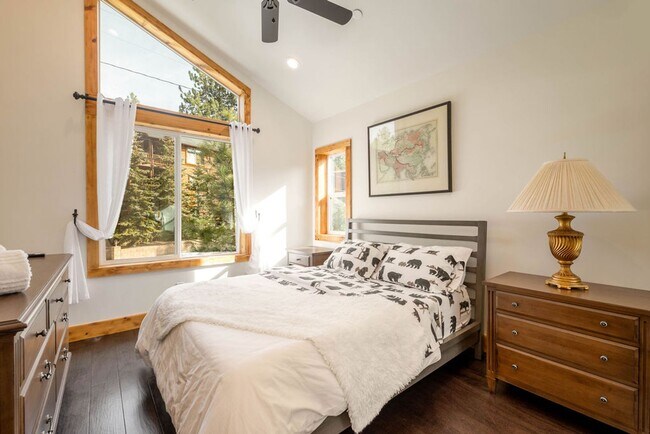 Building Photo - Stunning 4-Bedroom Home with Amazing Views, EV Charger & Solar in Big Bear!
