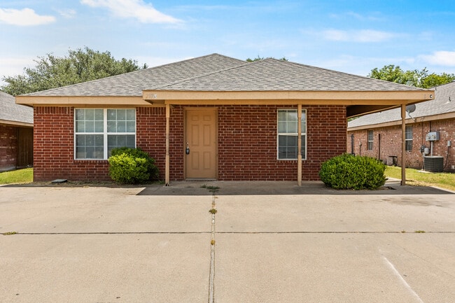 Building Photo - 233 E Craven Ave