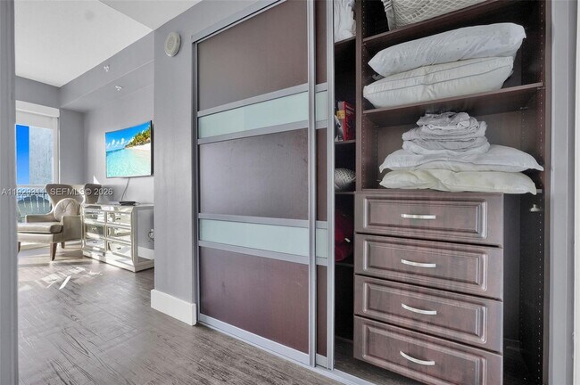 Building Photo - 60 SW 13th St