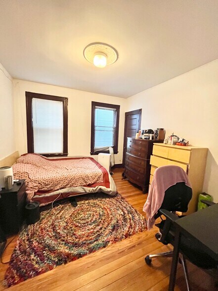 Building Photo - 2 Parker Hill Ter