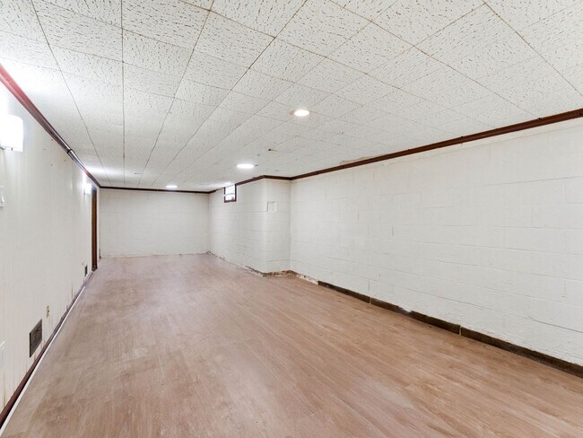 Building Photo - Charming Renovated 4-Bedroom Rental with Spacious Backyard & Bonus Basement Space in Somerdale