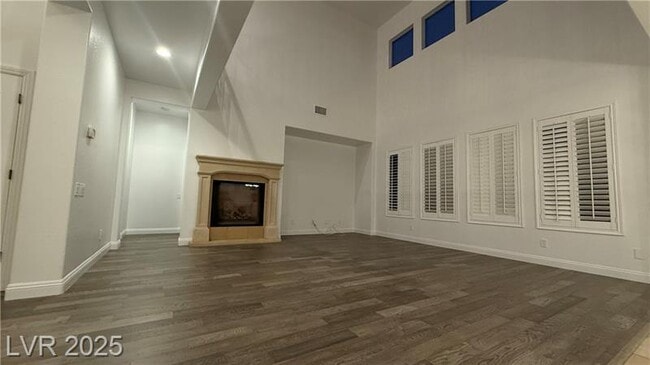 Building Photo - 2321 Martinique Ave