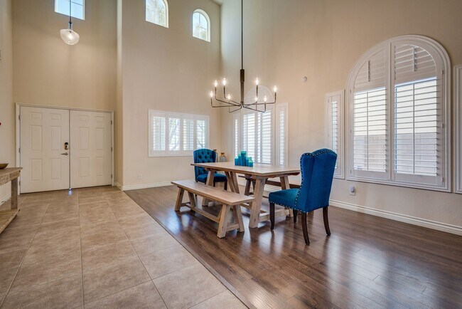 Building Photo - Gated single family home with 4 bed 3 bath...