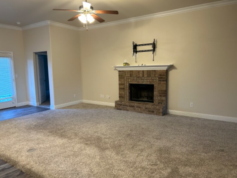 Building Photo - 800 E 92nd St