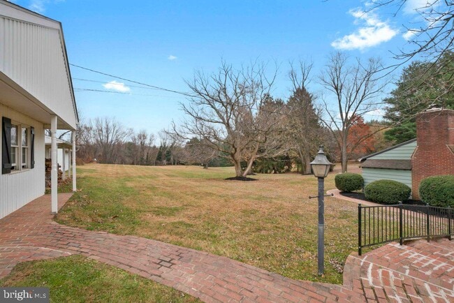 Building Photo - 3839 Blenheim Rd