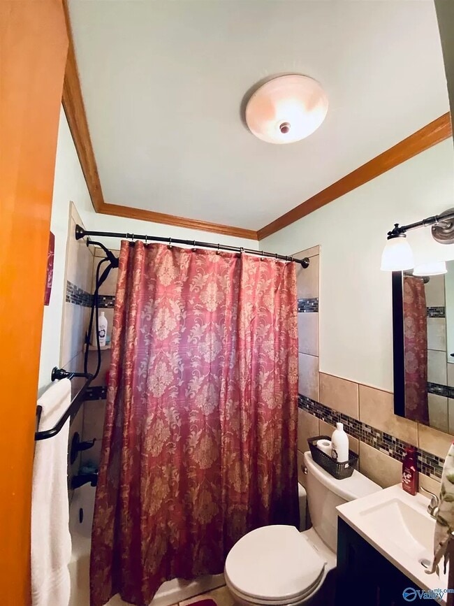 Building Photo - 1204 19th Ave SE