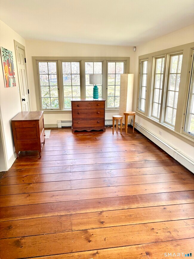 Building Photo - 310 Valley Rd