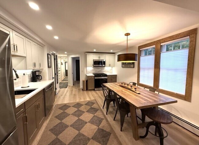 Building Photo - 2895 White Mountain Hwy