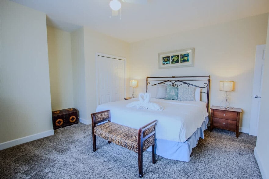 Building Photo - 16819 Front Beach Rd