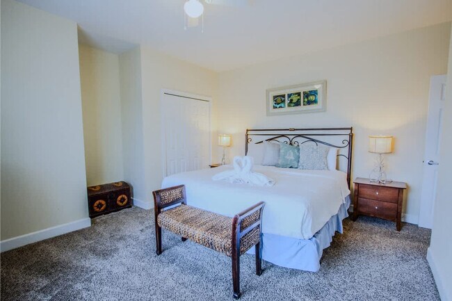 Building Photo - 16819 Front Beach Rd