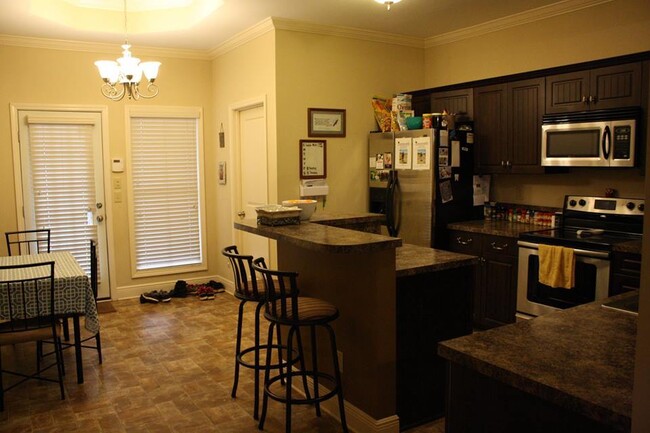 Building Photo - Charming 3 Bedroom 2 bath cottage