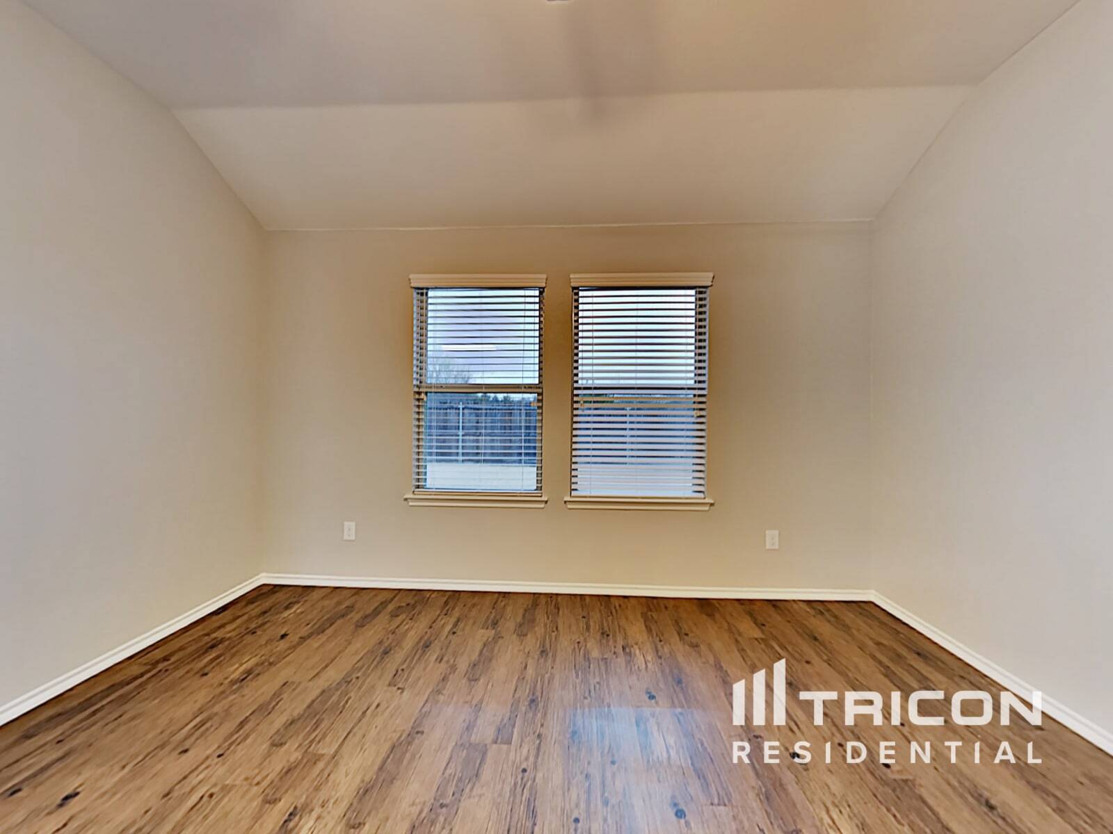 Building Photo - 3025 Iris Dr