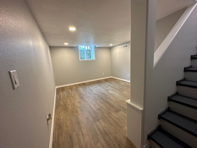 Building Photo - Perfect 4 Bed 2 Bath w/ Finished Basement ...