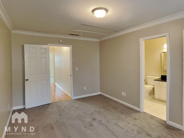 Building Photo - 5210 Laurel Bridge Dr SE