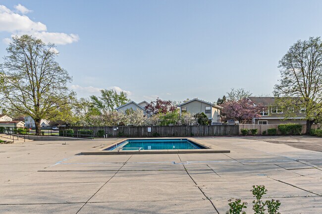 Building Photo - 1375 Rebecca Dr