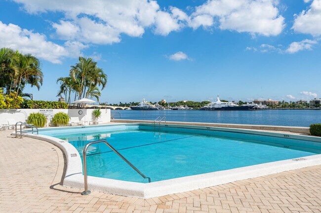 Building Photo - 1200 S Flagler Dr